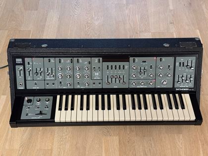 Roland-SH5"